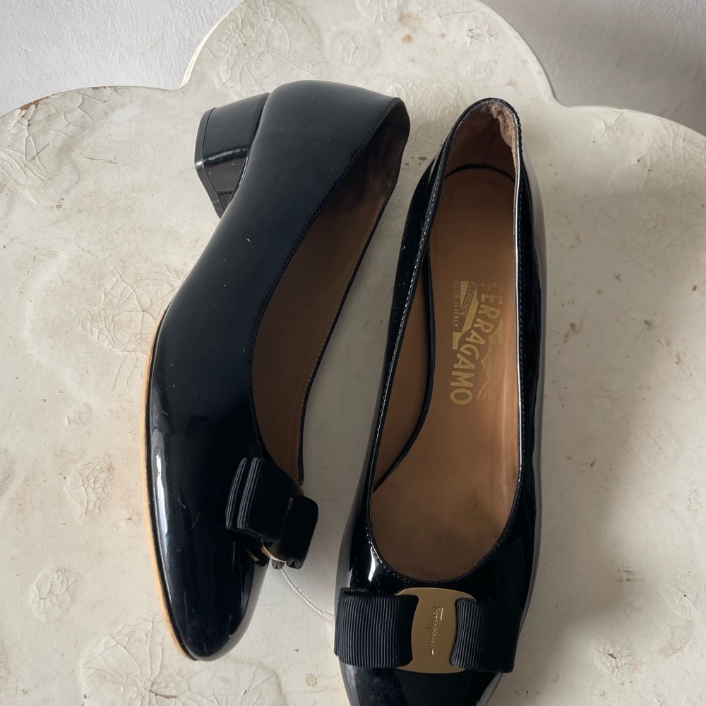 ⭐️AUTHENTIC ⭐️Salvatore Ferragamo - Picture 3 of 10